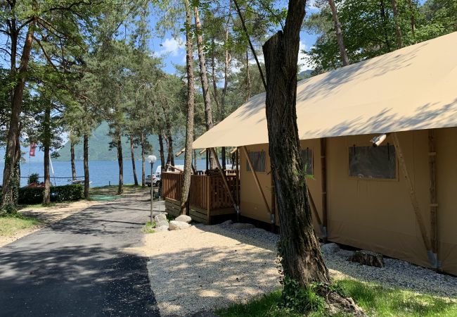 Bungalow i Idro - Jungle Lodge Deluxe Bungalow i Idro - Jungle Lodge Deluxe