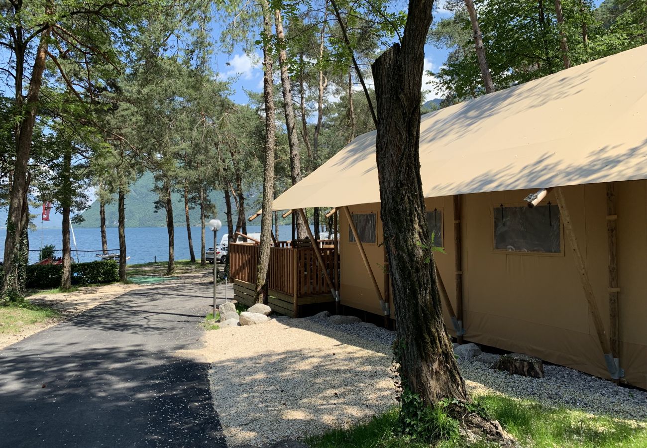 Bungalow i Idro - Jungle Lodge Deluxe Bungalow i Idro - Jungle Lodge Deluxe