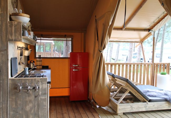 Bungalow i Idro - Safari Lodge Deluxe Bungalow i Idro - Safari Lodge Deluxe