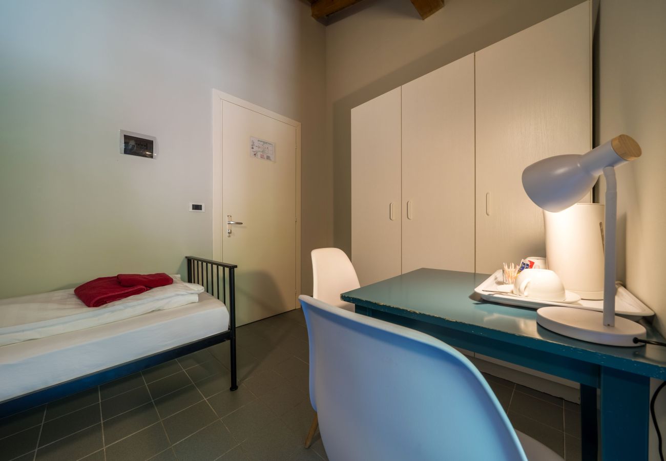Rent by room in Idro - Guest room - Twin bed Rent by room in Idro - Guest room - Twin bed