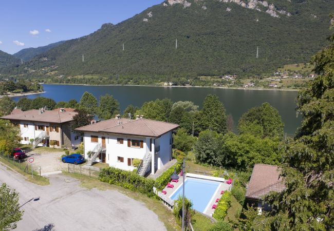 Appartamento a Idro - Case Vacanze Crone - primo piano 6P Appartamento a Idro - Case Vacanze Crone - primo piano 6P