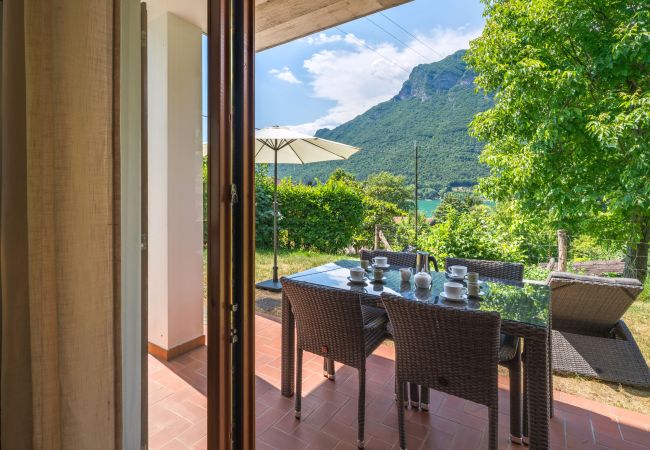 Appartamento a Idro - Case Vacanze Crone - piano terra 6P-D7 Appartamento a Idro - Case Vacanze Crone - piano terra 6P-D7