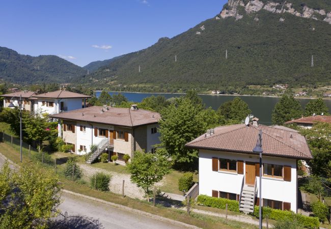 Appartement in Idro - Case Vacanze Crone - begane grond 6P Appartement in Idro - Case Vacanze Crone - begane grond 6P