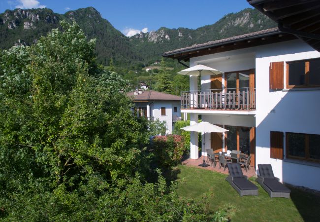 Appartement in Idro - Case Vacanze Crone - eerste verdieping 6P Appartement in Idro - Case Vacanze Crone - eerste verdieping 6P