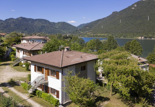 Appartement in Idro - Case Vacanze Crone - begane grond 4P Appartement in Idro - Case Vacanze Crone - begane grond 4P